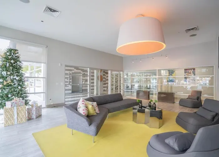 Spacious 2bd Dt - Balcony, Gym, W-d, Parking - Sleeps 8 * Phoenix