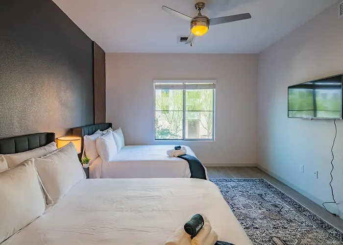 Spacious 2bd Dt - Balcony, Gym, W-d, Parking - Sleeps 8 Apartamento *