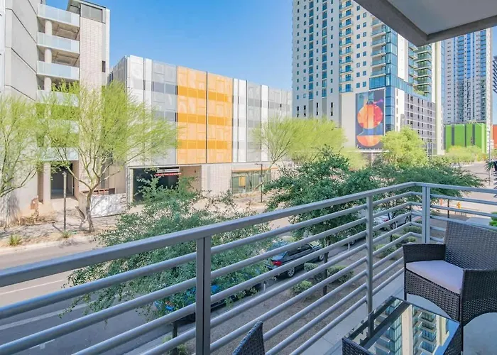 Spacious 2bd Dt - Balcony, Gym, W-d, Parking - Sleeps 8 * Phoenix