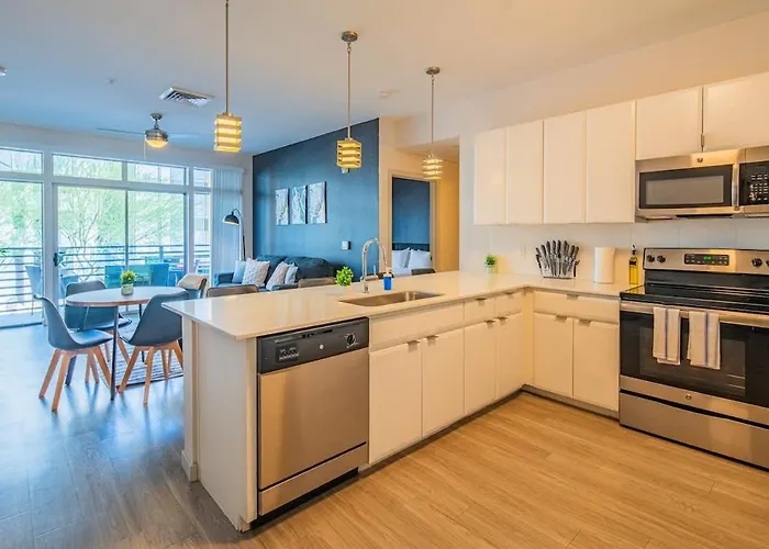 Apartamento Spacious 2bd Dt - Balcony, Gym, W-d, Parking - Sleeps 8 *